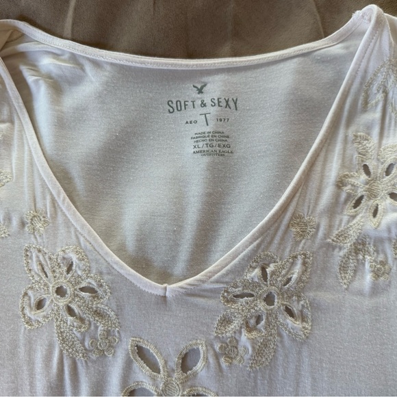 American Eagle Outfitters White Floral Cutout Blouse - Picture 3 of 4